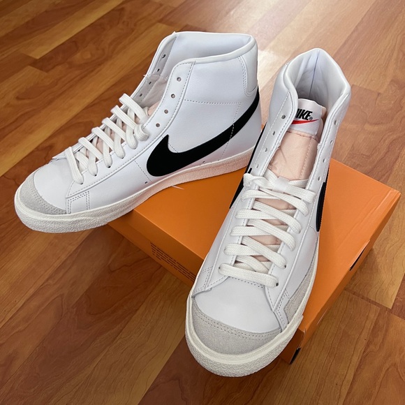 BN Nike Blazer Mid '77 Vintage White Black - Size 9.5M - Picture 2 of 11